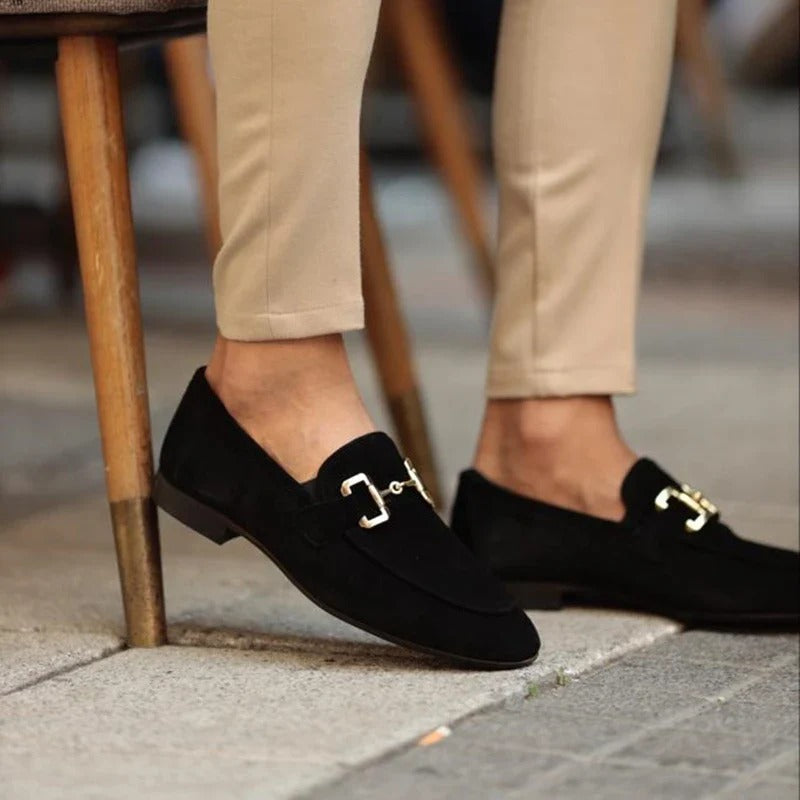 Classic Loafer | Luxe Suède Look | Gouden Bitdetail