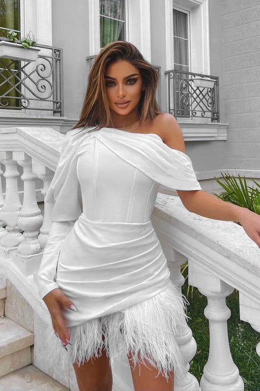 Feather Glam Dress | One-Shoulder Mini | Luxe Pluimen & Drapering
