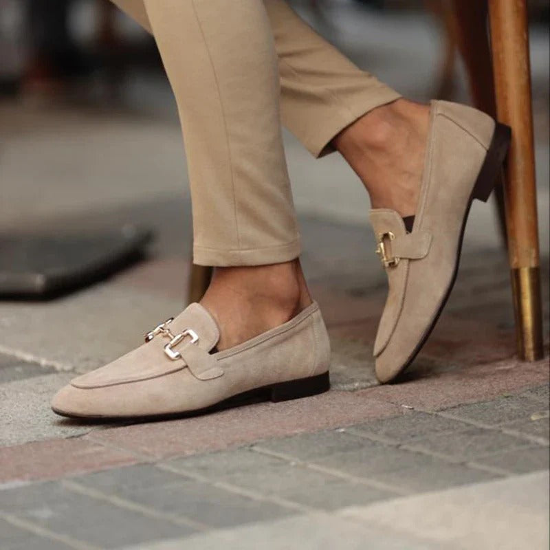 Classic Loafer | Luxe Suède Look | Gouden Bitdetail