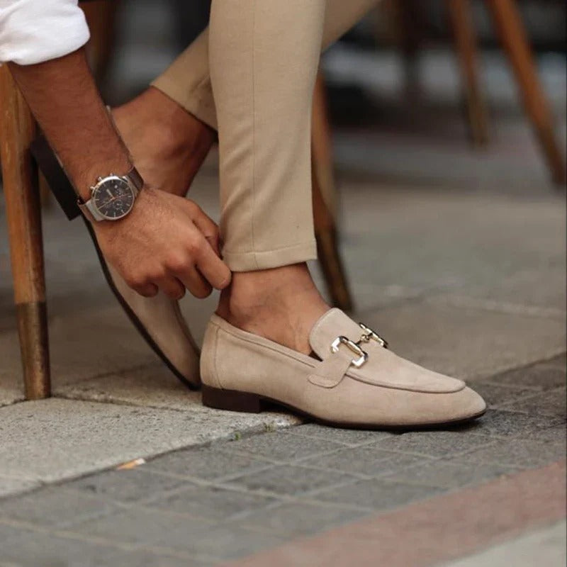 Classic Loafer | Luxe Suède Look | Gouden Bitdetail